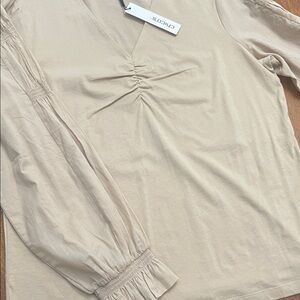 NWT Chico's Light Beige Ruched Lightweight Knit Top Smocked Sleeve Details 2 Lg
